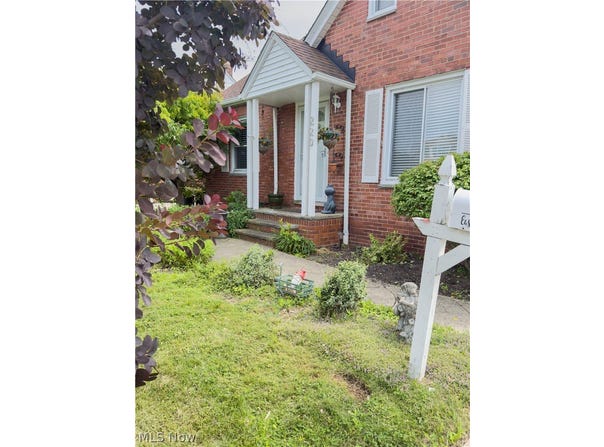 220 E 327th Street, Willowick, OH 44095