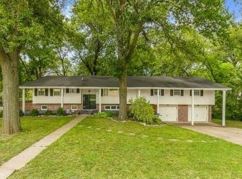532 Maple Avenue, Smithville, MO 64089