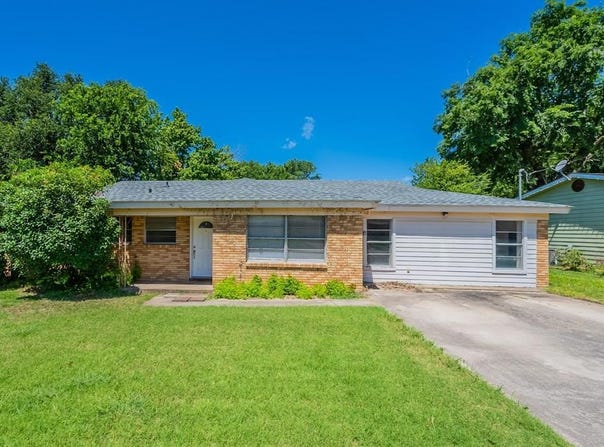1030 Warden Street, Benbrook, TX 76126