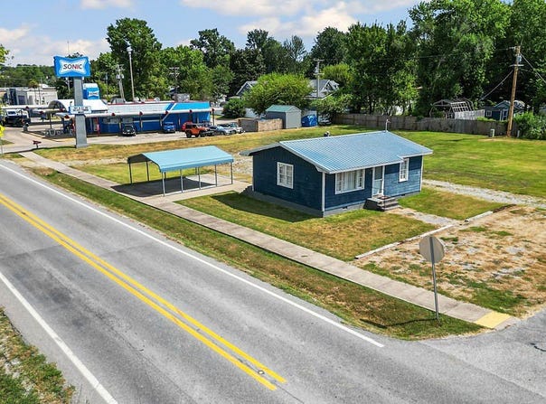 102 SE Galveston Street, Gravette, AR 72736