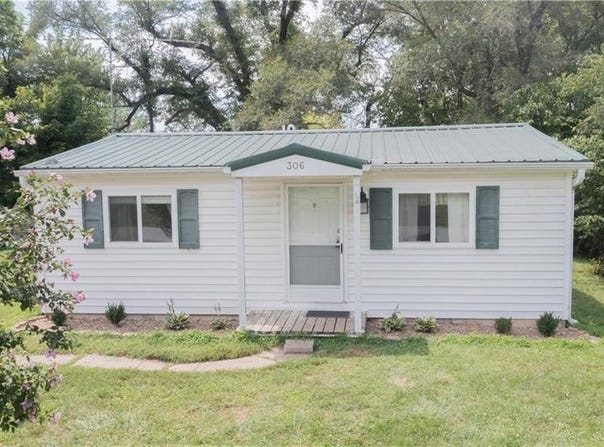 306 S Dallas Street, Maysville, MO 64469