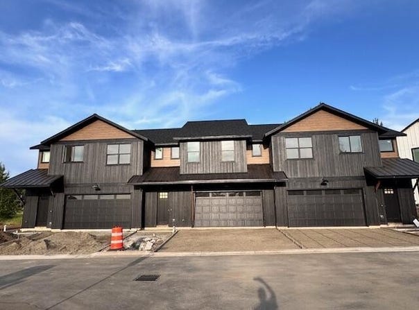 111 Golf View Drive, Eagle Point, OR 97524