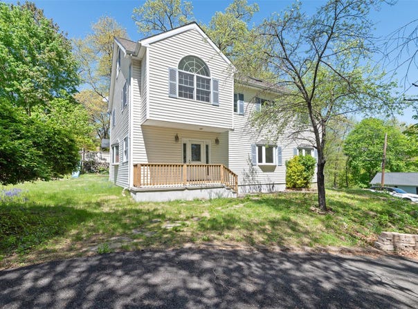 33 Brandeis Avenue, Mohegan Lake, NY 10547