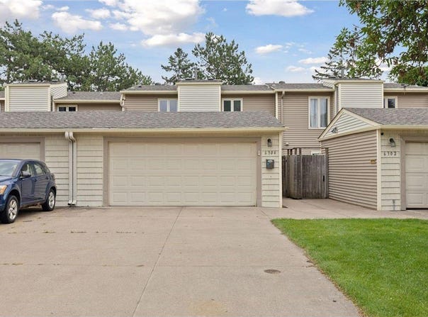 6304 Welcome Avenue N, Brooklyn Park, MN 55429