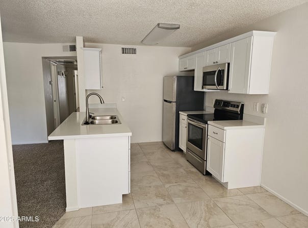 5236 W PEORIA Avenue, Glendale, AZ 85302