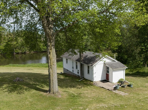 810 S Constantine Street, Three Rivers, MI 49093