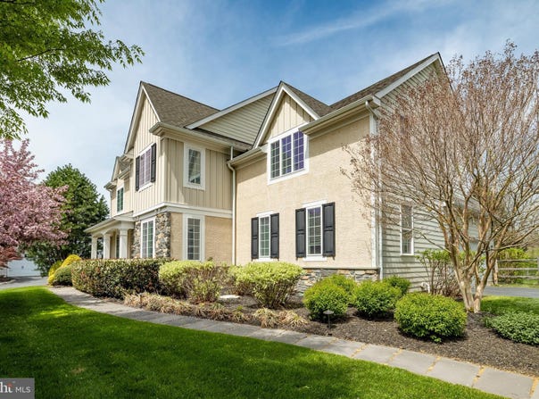 8 FALLBROOK LANE, GLEN MILLS, PA 19342