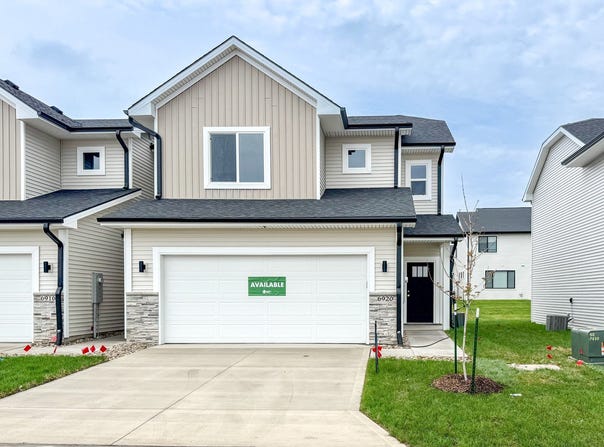 6920 Poppy Court, Johnston, IA 50131