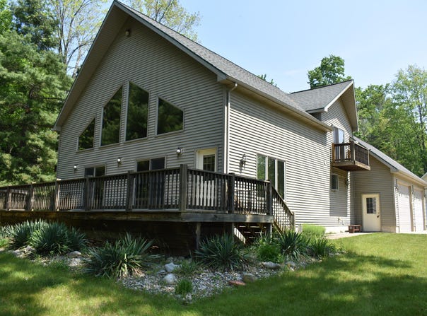 22406 E River Road, Harrietta, MI 49638