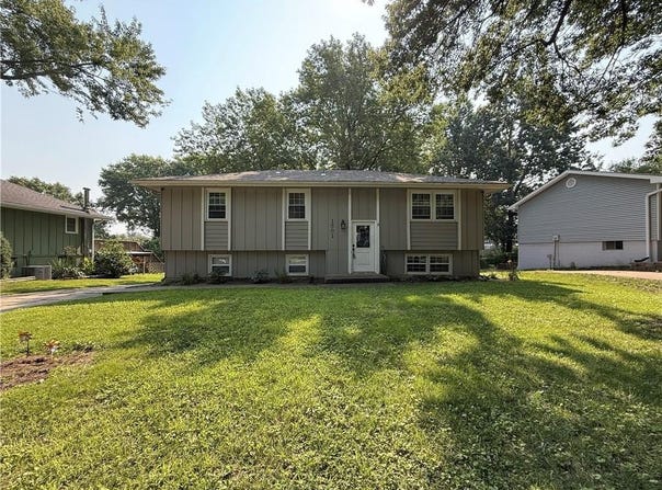 1301 SW Madison Street, Lee's Summit, MO 64081