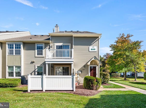 608 TRESCOTT Place, MOUNT LAUREL, NJ 08054