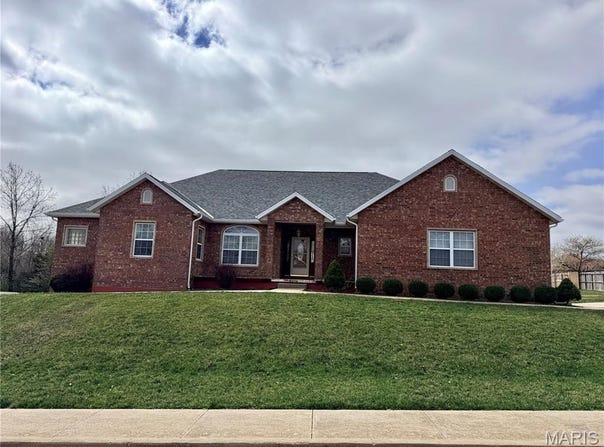220 April Drive, St Robert, MO 65584