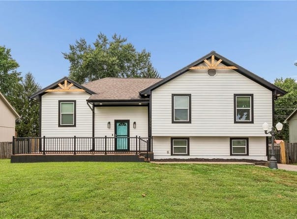309 NE Brookwood Drive, Blue Springs, MO 64014