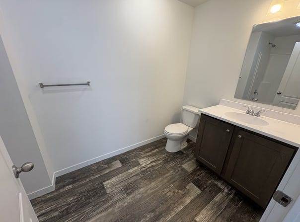 17311 E US Hwy 40, Independence, MO 64055