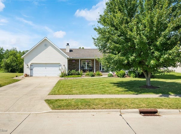 4568 Woodstone Avenue NW, Massillon, OH 44647