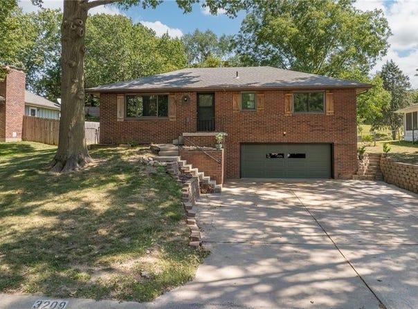 3209 N 36 Terrace, St Joseph, MO 64506