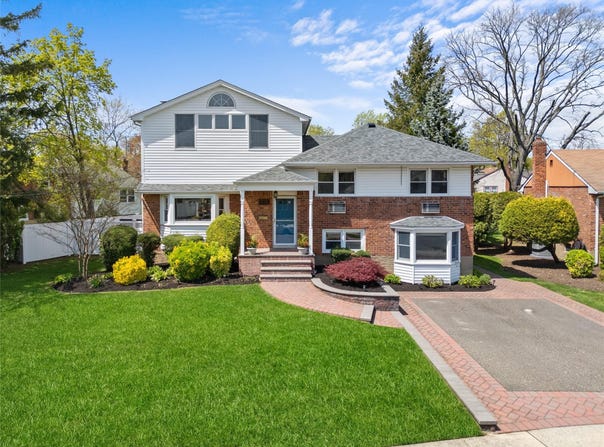 2555 Iris Lane, North Bellmore, NY 11710