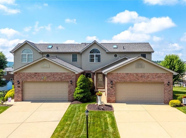 110 E Country Barn Rd, Chartiers, PA 15342