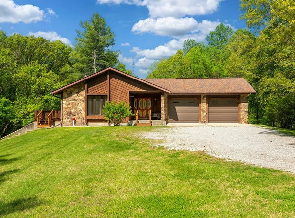 3085 Kaolin Road, Cobden, IL 62920