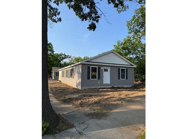 608 Jackson Avenue, Muskegon, MI 49442