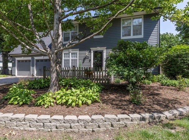 11533 Robinson Street, Overland Park, KS 66210
