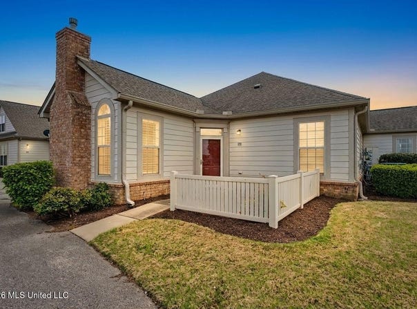 8759 Parkview Oaks Circle, Olive Branch, MS 38654