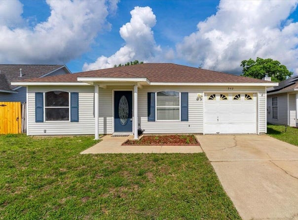 942 John Wayne Circle, Fort Walton Beach, FL 32547