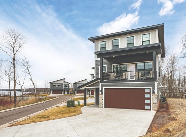 121 Kayak View Ct, Duluth, MN 55807