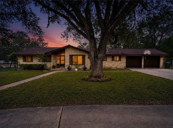 5121 Star Trek, Beeville, TX 78102
