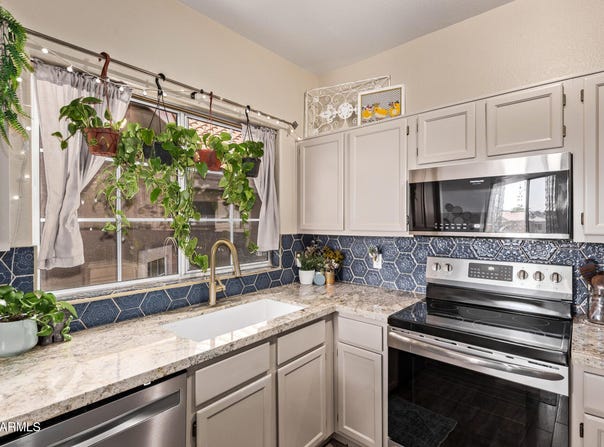 1633 E LAKESIDE Drive, Gilbert, AZ 85234