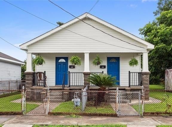 1027 DOLHONDE Street, Gretna, LA 70053