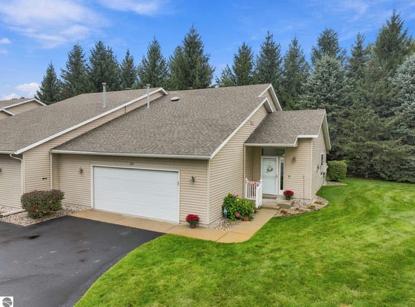 210 Greenview Circle, Cadillac, MI 49601