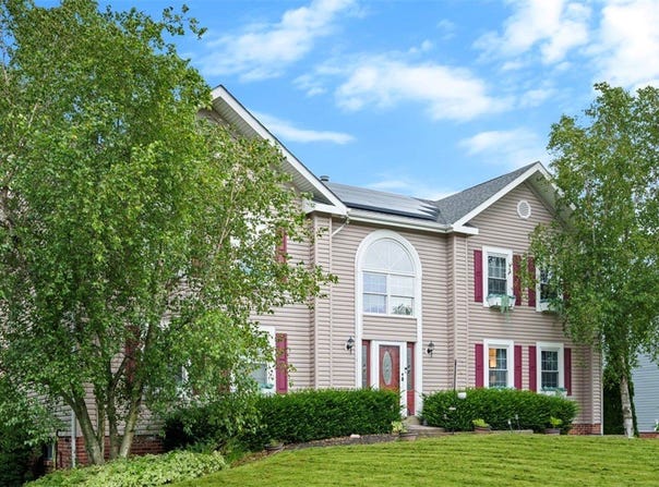 4977 Meadow Crest Dr, Hampton, PA 15101