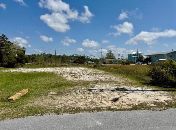 126 Pine St, Mexico Beach, FL 32456