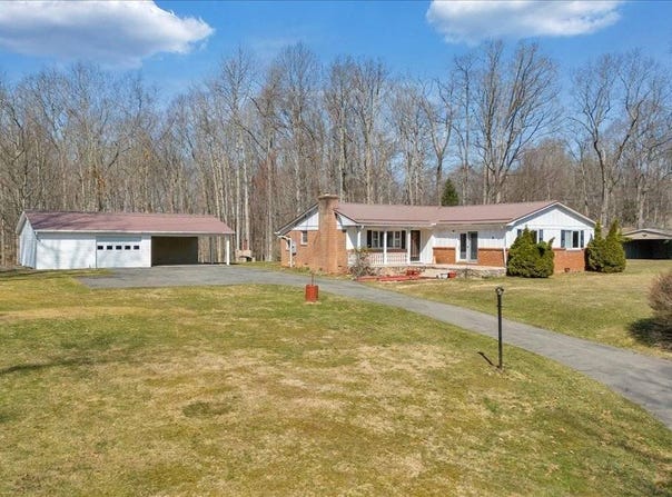 212 W-W Lane, Asbury, WV 24916