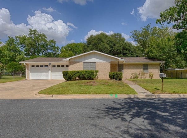 208 Matula Ave, Schulenburg, TX 78956
