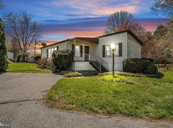 124 WOODS DRIVE, MECHANICSBURG, PA 17050