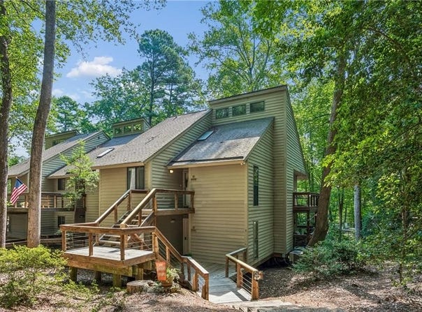 50 Villa Ridge Drive, Hartfield, VA 23071