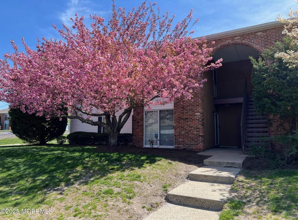 32 Frontier Way, Tinton Falls, NJ 07753