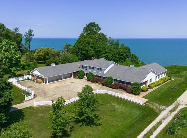 1300 Lake Road, Conneaut, OH 44030
