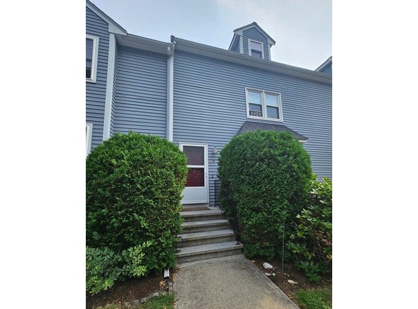 24 Pinecrest Vlg, Hopkinton, MA 01748