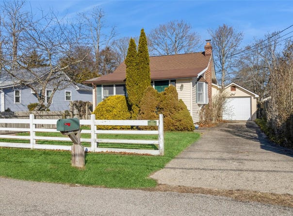 15 Juniper Road, Mastic Beach, NY 11951