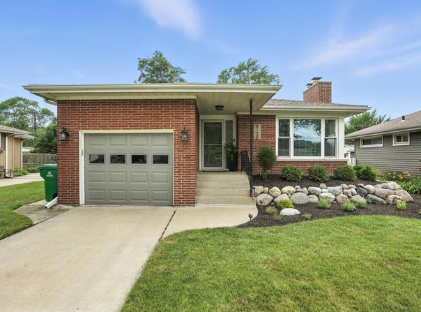 8138 Kooy Drive, Munster, IN 46321