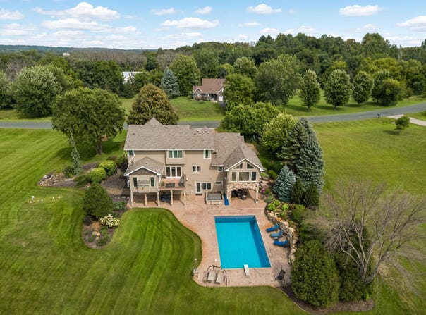 24600 Emerald Lane, Lakeville, MN 55044