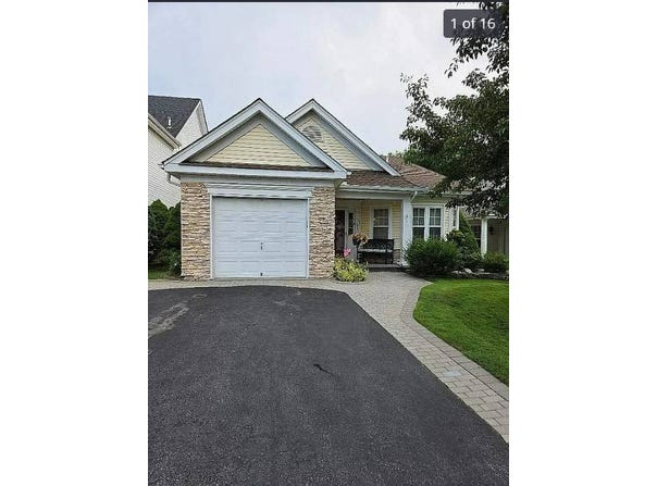 40 Perri Cir, Middle Island, NY 11953