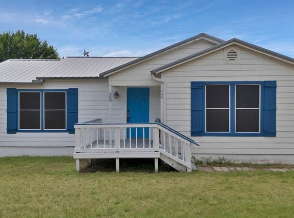 309 Spring Valley Circle, Azle, TX 76020