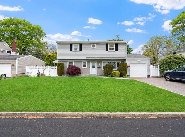 529 Davis Street, North Babylon, NY 11703