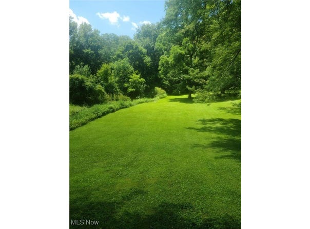 Gates Street, Andover, OH 44003