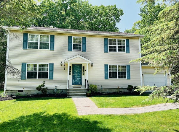 2105 Larkspur Lane, Tobyhanna, PA 18466