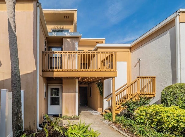 1051 S HIGHLAND STREET, MOUNT DORA, FL 32757